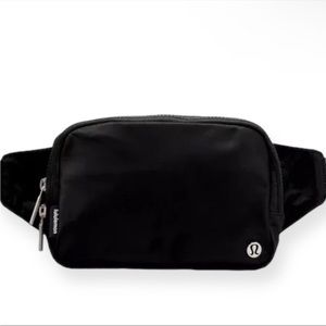 NWT Lululemon Everywhere Belt Bag - Black